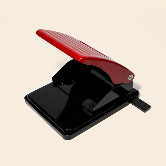 Perforadora MOD 3800 Pegaso en Color Rojo Para Dos Orificios