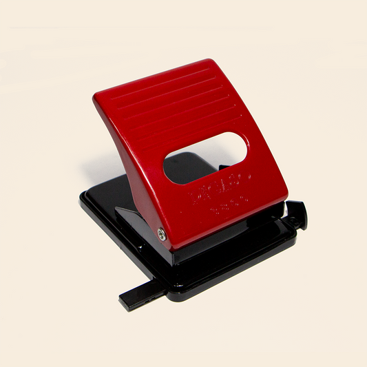 Perforadora MOD 3800 Pegaso en Color Rojo Para Dos Orificios